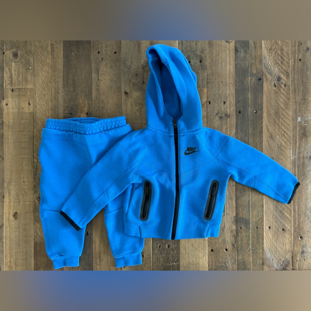 NIKE Tech Fleece Hoodie & Joggers Set (Baby) LIGHT PHOTO BLUE, Size 24M